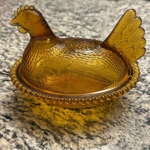 Vintage Hen on Nest, Amber
